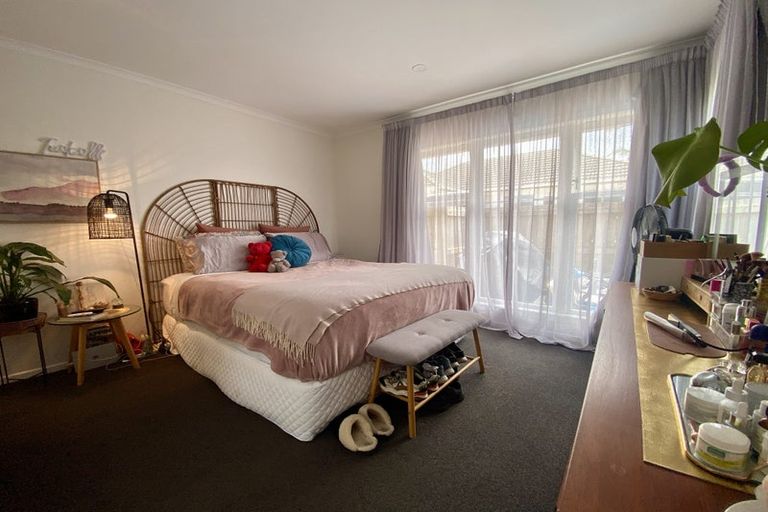 Photo of property in 43a Taikata Road, Te Atatu Peninsula, Auckland, 0610