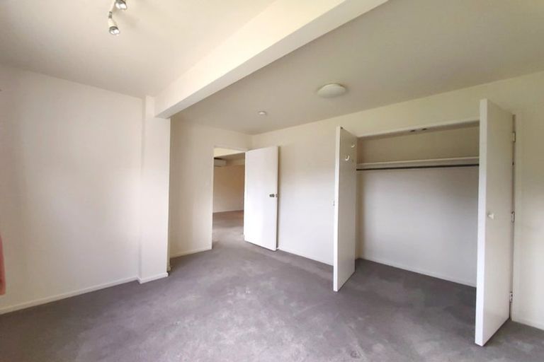 Photo of property in 33 Lynden Avenue, Hillcrest, Auckland, 0627