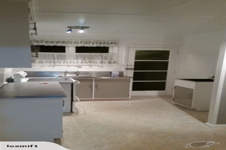 Photo of property in 1/6 Moeraki Road, Maoribank, Upper Hutt, 5018