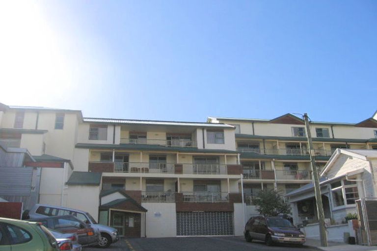 Photo of property in 23/8 Girton Terrace, Mount Cook, Wellington, 6021