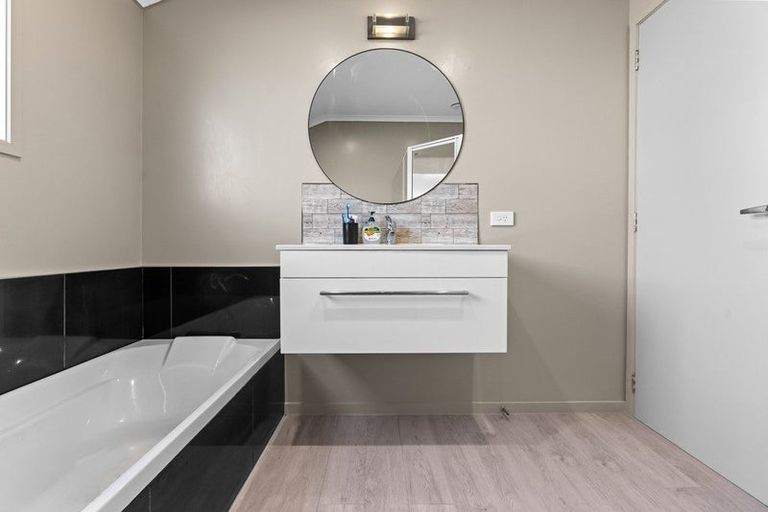 Photo of property in 6 Coby Sydney Drive, Bell Block, New Plymouth, 4312