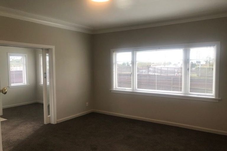 Photo of property in 3166 Great North Road, New Lynn, Auckland, 0600