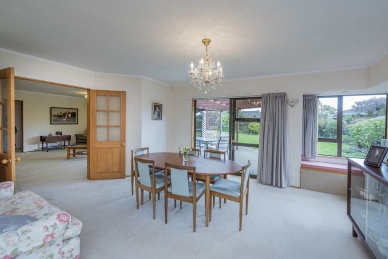 Photo of property in 8 Runanga Grove, Waikanae, 5036