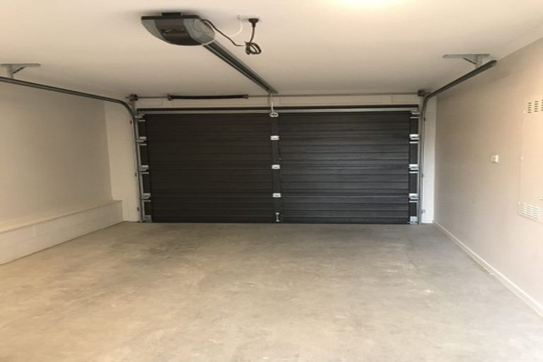 Photo of property in 16 Wai Place, Westgate, Auckland, 0614