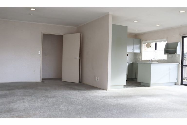 Photo of property in 2/56 Larnoch Road, Henderson, Auckland, 0610