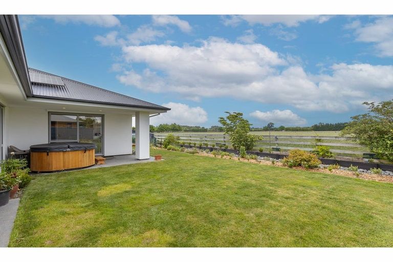 Photo of property in 19 Walnut Way, Rangiora, 7400