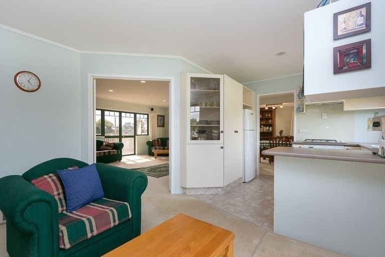 Photo of property in 6 Pararewa Drive, Whalers Gate, New Plymouth, 4310