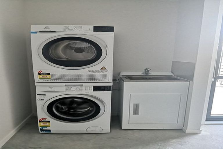 Photo of property in 1b Porutu Street, Fairfield, Lower Hutt, 5011