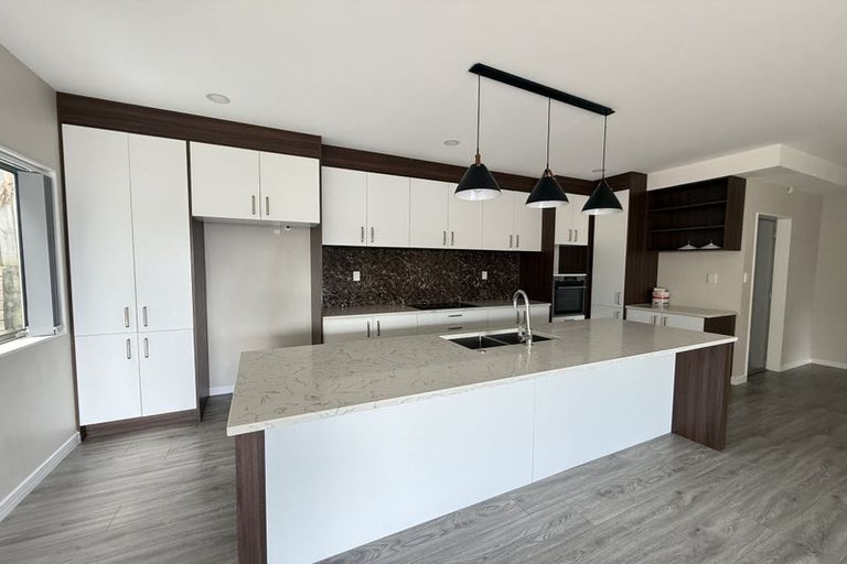 Photo of property in 4 Kearney Place, Massey, Auckland, 0614