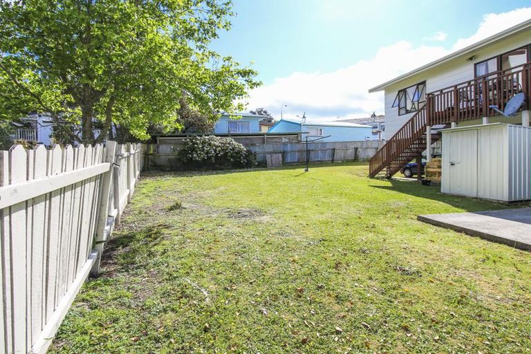 Photo of property in 142 Moire Road, West Harbour, Auckland, 0618