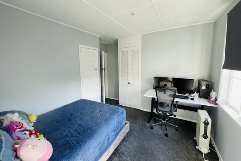 Photo of property in 115 Moorefield Road, Johnsonville, Wellington, 6037