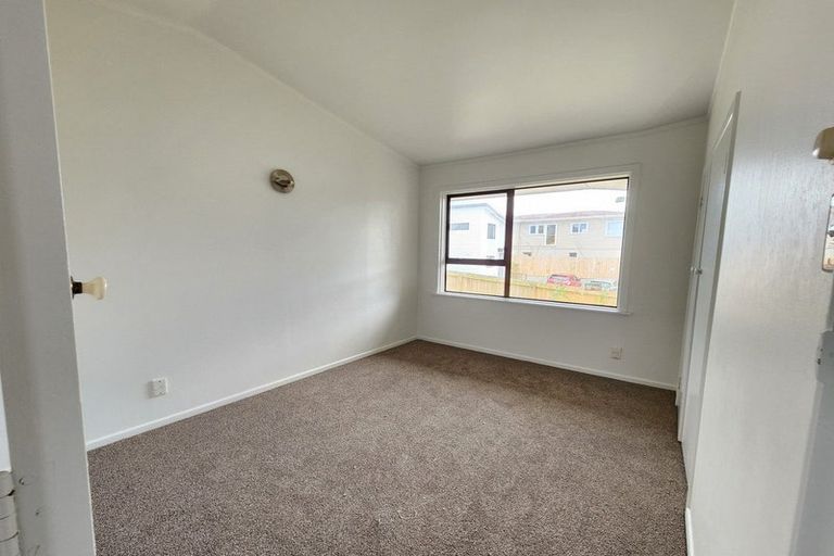 Photo of property in 619 Glenfield Road, Totara Vale, Auckland, 0629