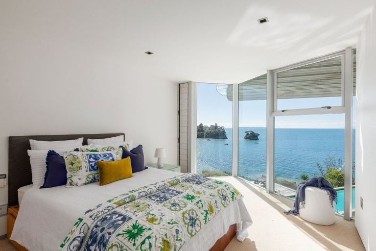Photo of property in 4 Sharon Road, Waiake, Auckland, 0630