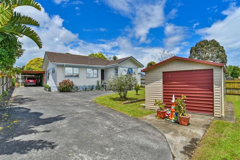 Photo of property in 15 Bundena Place, Clendon Park, Auckland, 2103