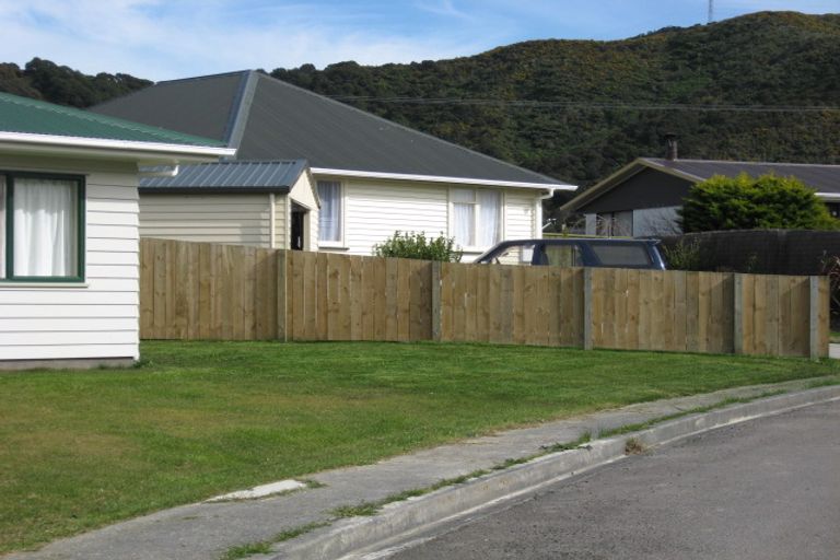 Photo of property in 27 Grimsby Grove, Wainuiomata, Lower Hutt, 5014