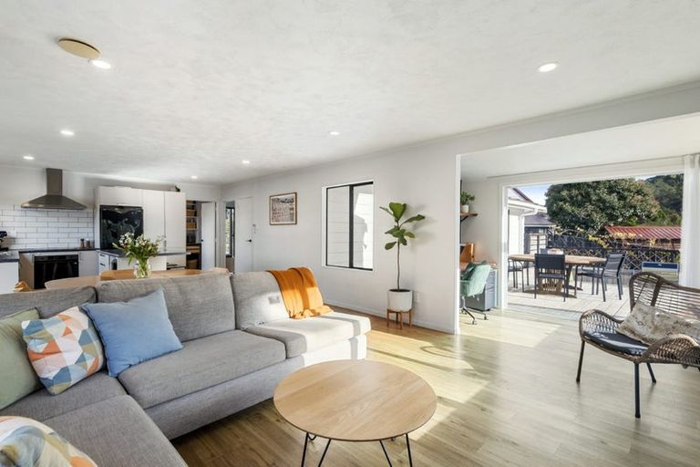 Photo of property in 9 Glendawn Place, Bayview, Auckland, 0629