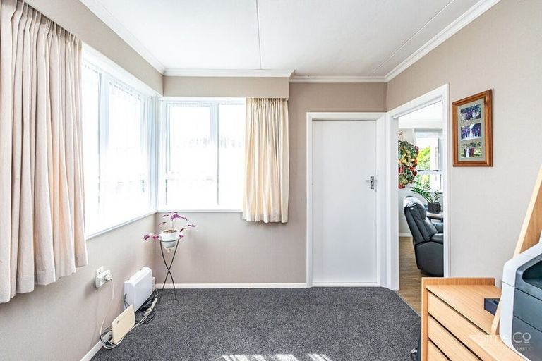 Photo of property in 34 Selwyn Crescent, College Estate, Whanganui, 4500