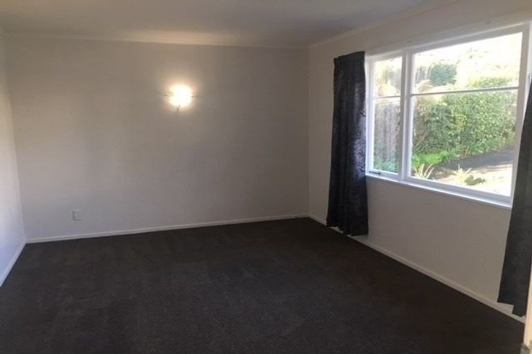 Photo of property in 1/7 Waverley Avenue, Glenfield, Auckland, 0629