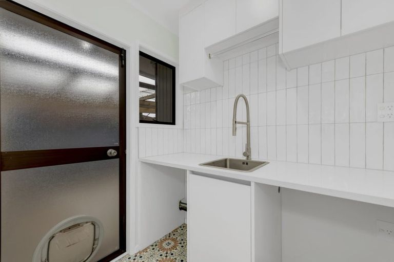 Photo of property in 3 Mimosa Place, Half Moon Bay, Auckland, 2012