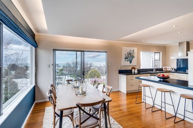 Photo of property in 9 Randall Place, Hospital Hill, Napier, 4110