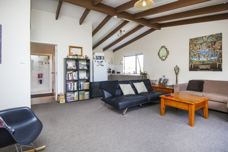Photo of property in 142 Moire Road, West Harbour, Auckland, 0618