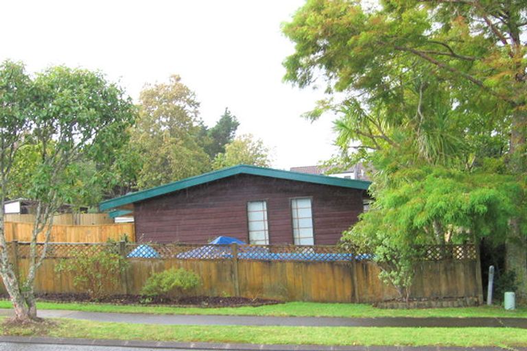 Photo of property in 14 Curacao Place, Half Moon Bay, Auckland, 2012