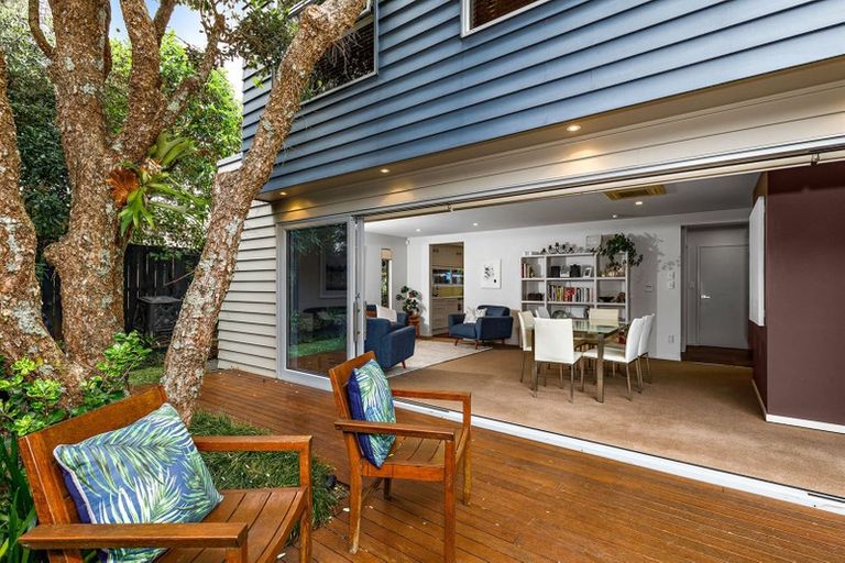 Photo of property in 9a Evelyn Place, Hillcrest, Auckland, 0627