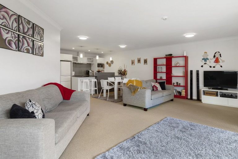 Photo of property in 6/235 Devonport Road, Tauranga, 3110