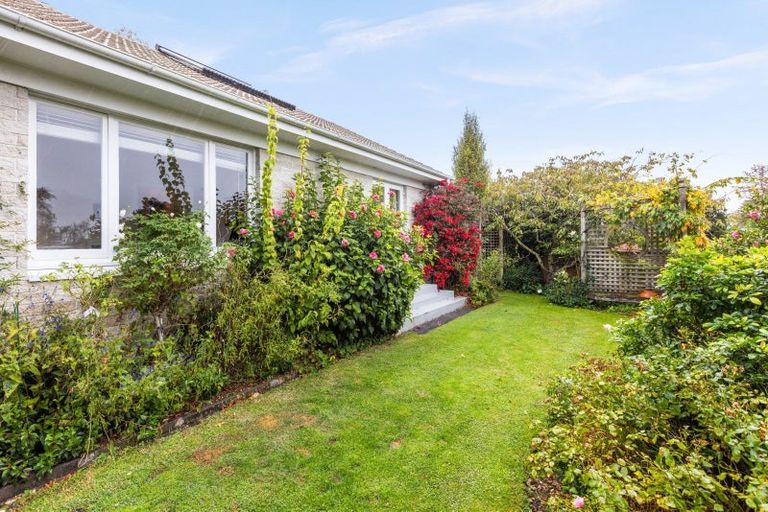 Photo of property in 22 Hunters Hill, Havelock North, 4130