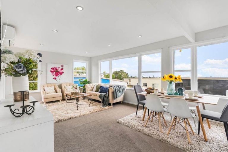 Photo of property in 559 Glenfield Road, Glenfield, Auckland, 0629