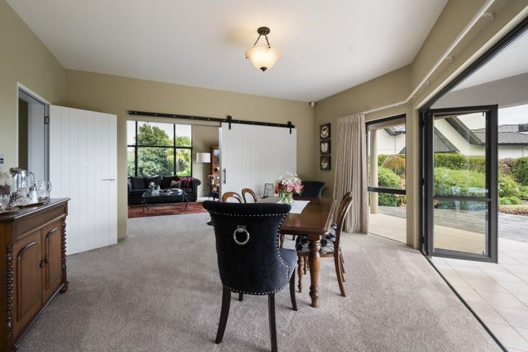 Photo of property in 70 Waicola Drive, Fitzherbert, Palmerston North, 4471