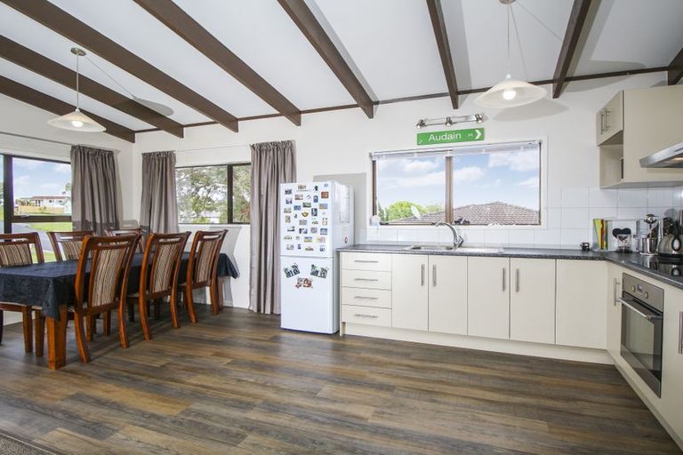 Photo of property in 142 Moire Road, West Harbour, Auckland, 0618