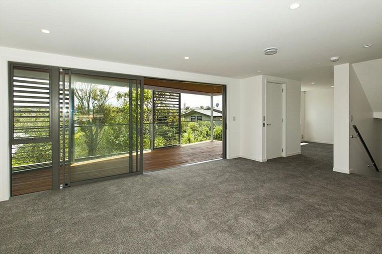 Photo of property in 15 Whakata Lane, Mairangi Bay, Auckland, 0630