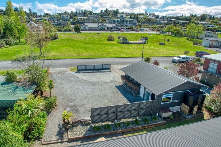 Photo of property in 42 Koe Street, Moana, 7872