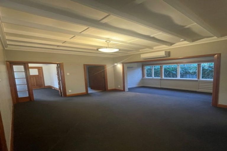 Photo of property in 40 Waiwaka Terrace, Strandon, New Plymouth, 4312