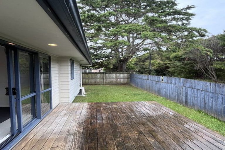 Photo of property in 36 Serwayne Place, Sunnyvale, Auckland, 0612