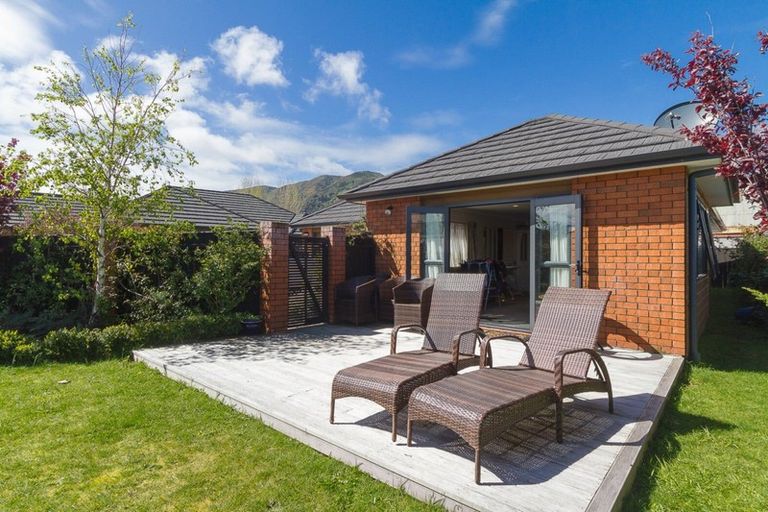 Photo of property in 32 Moana Grove, Waiwhetu, Lower Hutt, 5010