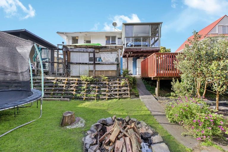 Photo of property in 70 Helena Street, Massey, Auckland, 0614