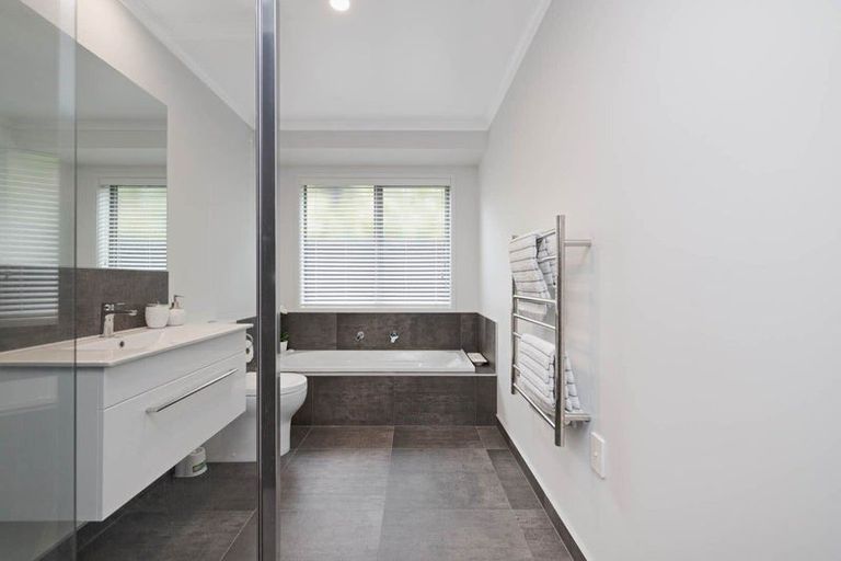 Photo of property in 5 Hayward Place, Ohauiti, Tauranga, 3112