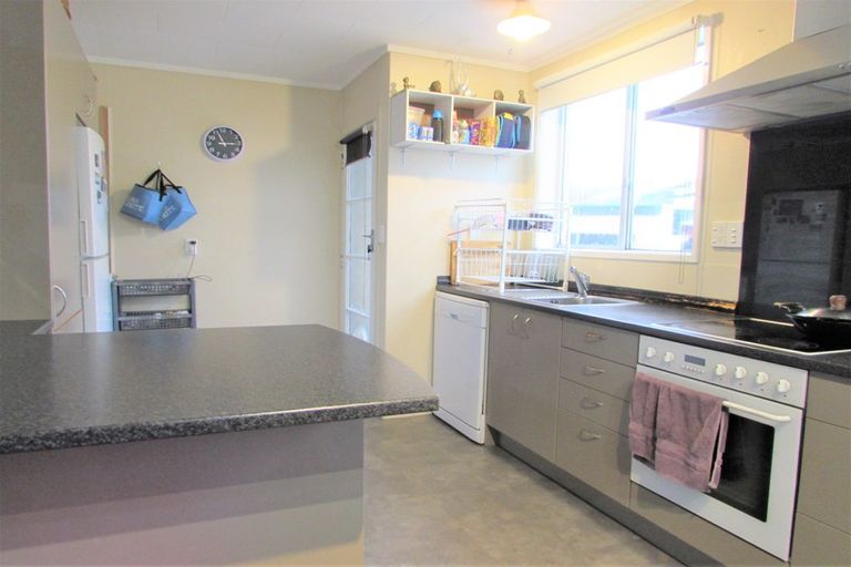 Photo of property in 2/10 Ponderosa Grove, Maoribank, Upper Hutt, 5018