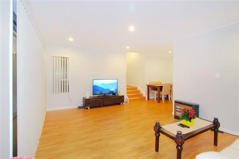 Photo of property in 2/147 Chivalry Road, Glenfield, Auckland, 0629