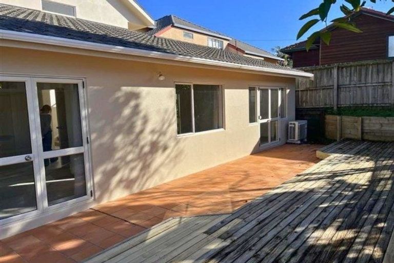 Photo of property in 2/16a Onepoto Road, Hauraki, Auckland, 0622