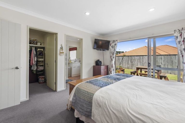 Photo of property in 10 Leanne Way, Waikanae Beach, Waikanae, 5036