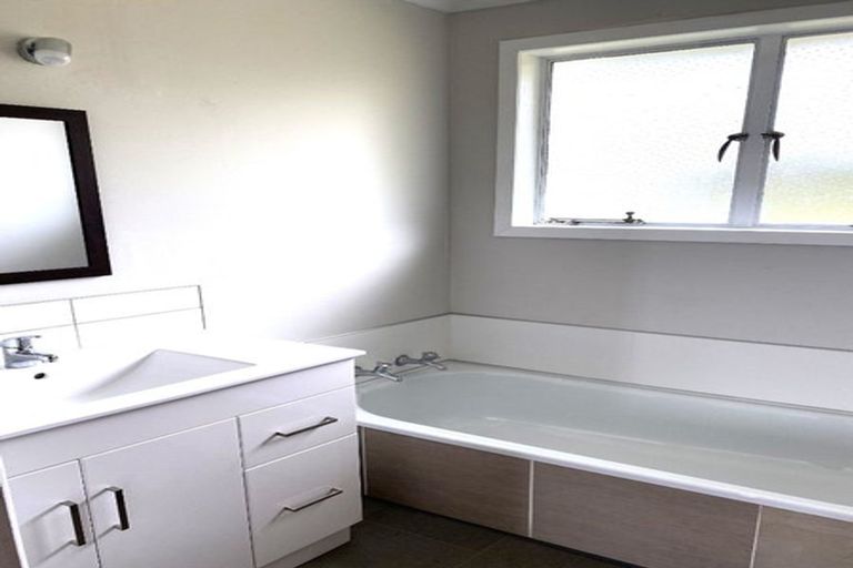 Photo of property in 17 The Drive, Tawa, Wellington, 5028