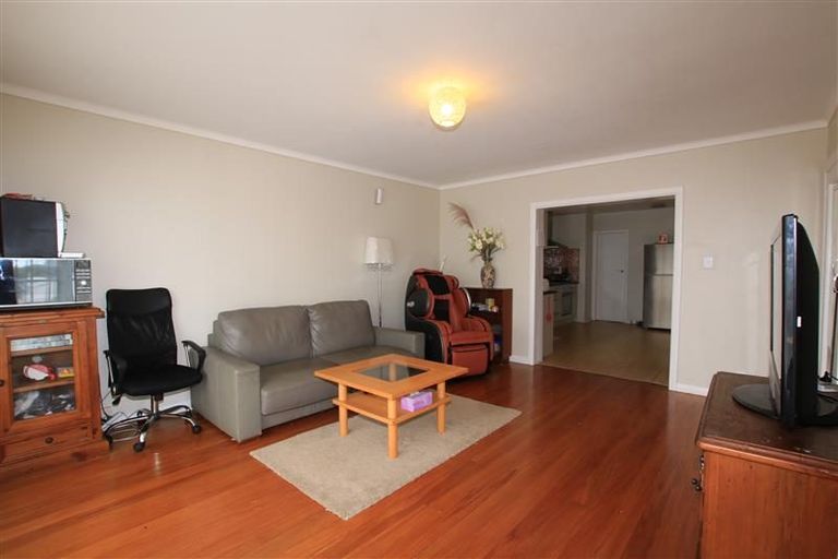 Photo of property in 32 Kelwyn Road, Kelston, Auckland, 0602