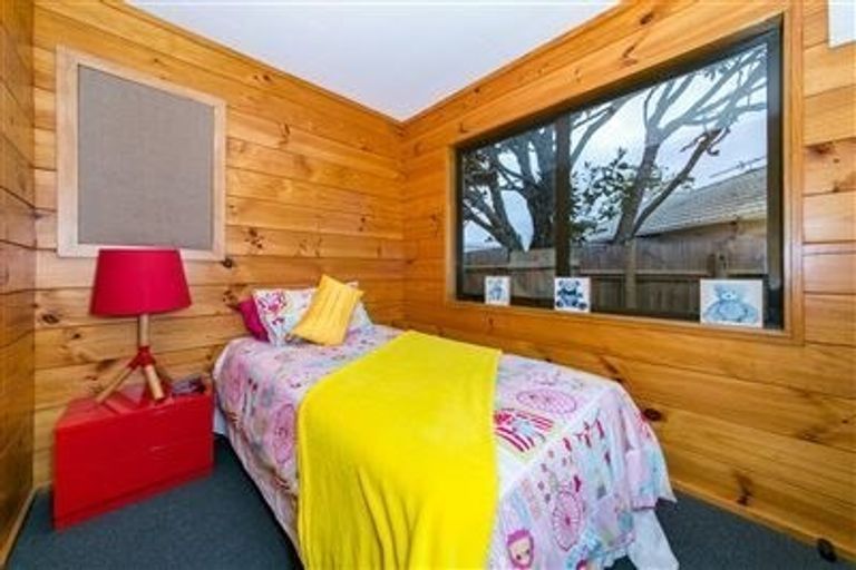 Photo of property in 36 Riverpark Crescent, Henderson, Auckland, 0610