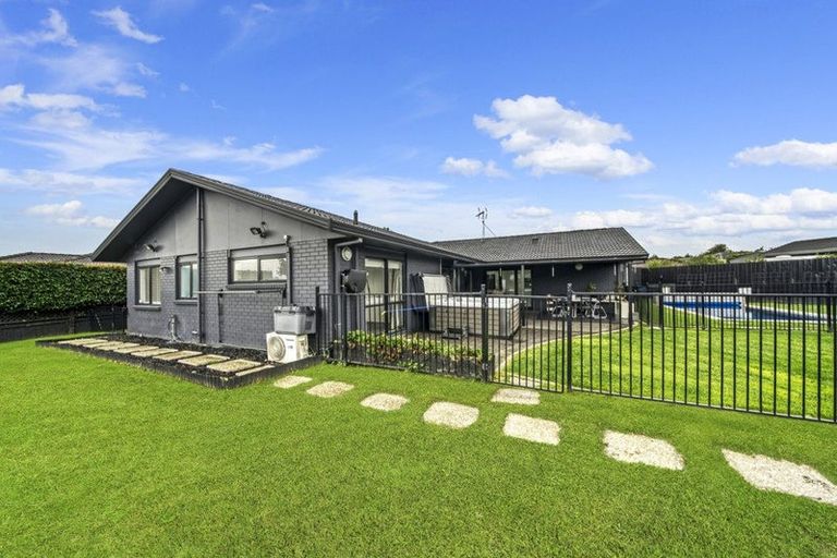 Photo of property in 20 Gairloch Place, Wattle Downs, Auckland, 2103