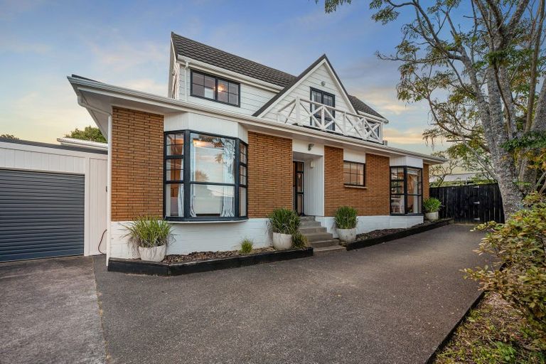 Photo of property in 2/97 Matipo Road, Mairangi Bay, Auckland, 0630