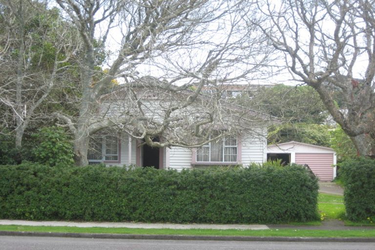 Photo of property in 15 Hoyle Place, New Plymouth, 4310