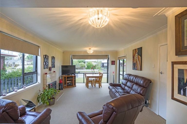 Photo of property in 37 Edgewater Drive, Pakuranga, Auckland, 2010